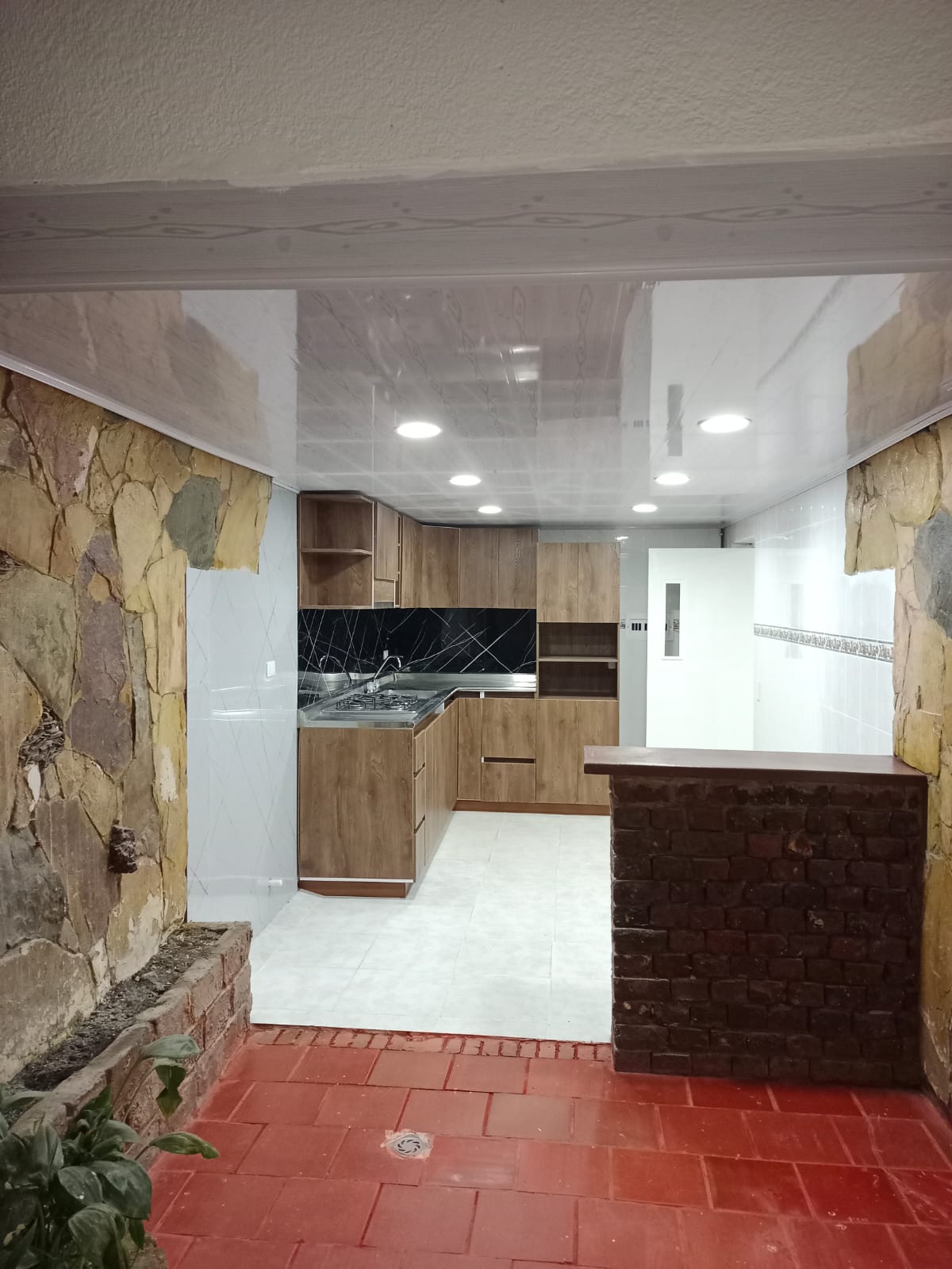 Remodelación con techo PVC brillante
